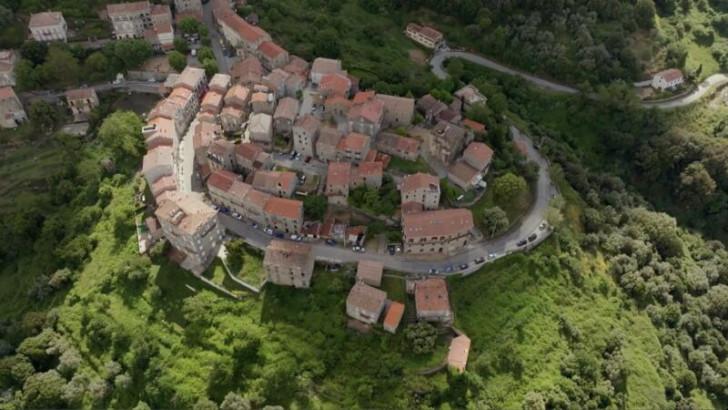 Un village corse vu du ciel